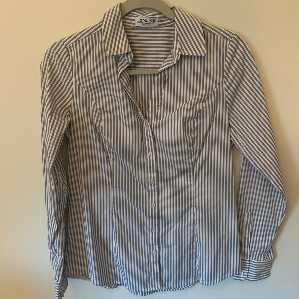 Express ultimate essential long sleeve shirt